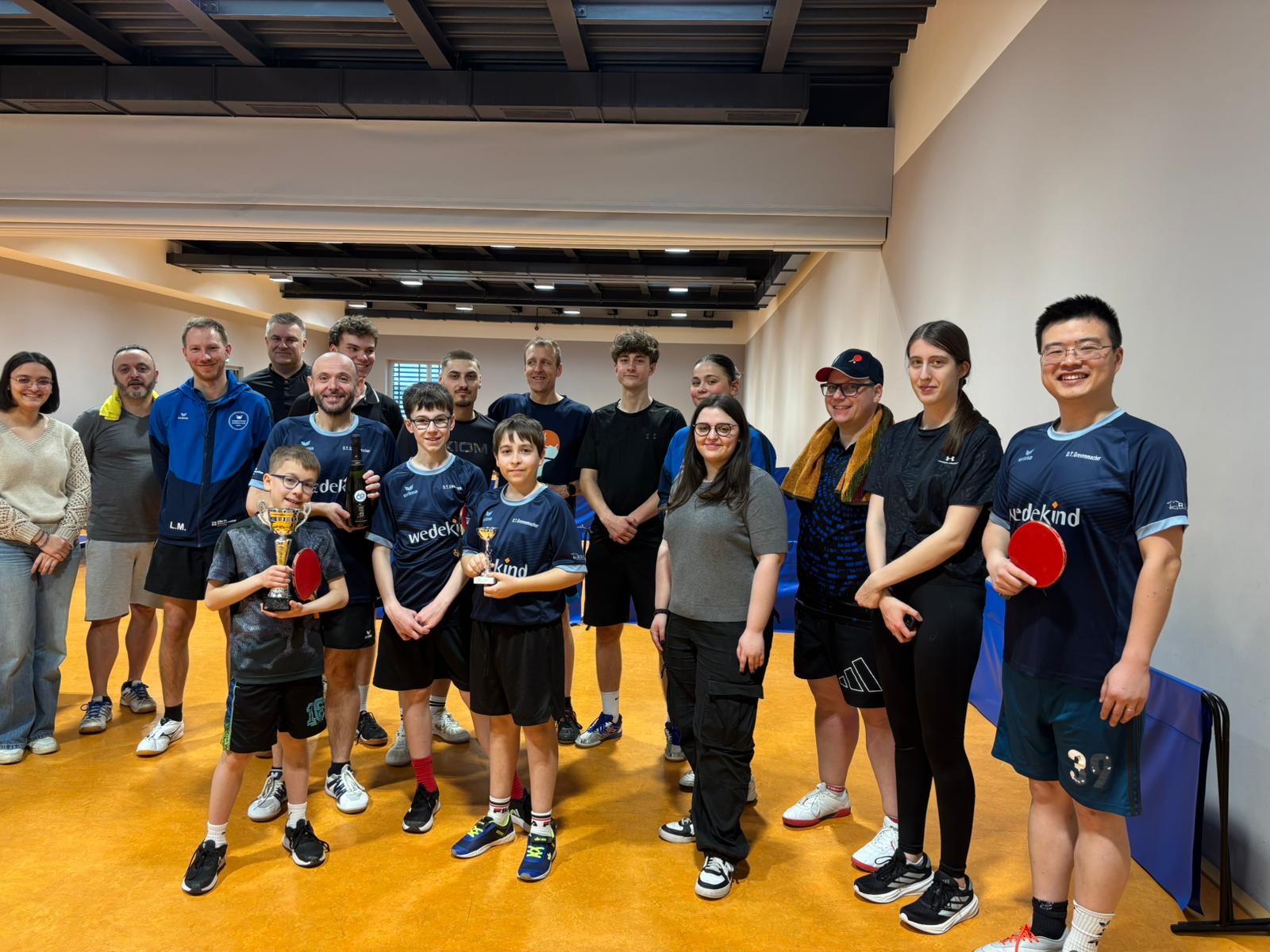 Le club réuni dans la salle Op Flohr après le tournoi interne