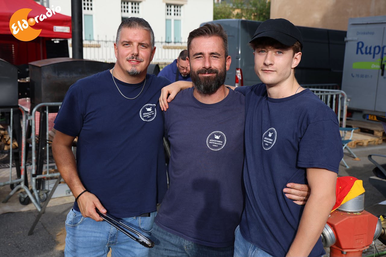 Bénévoles du club au barbecue de la fête du village